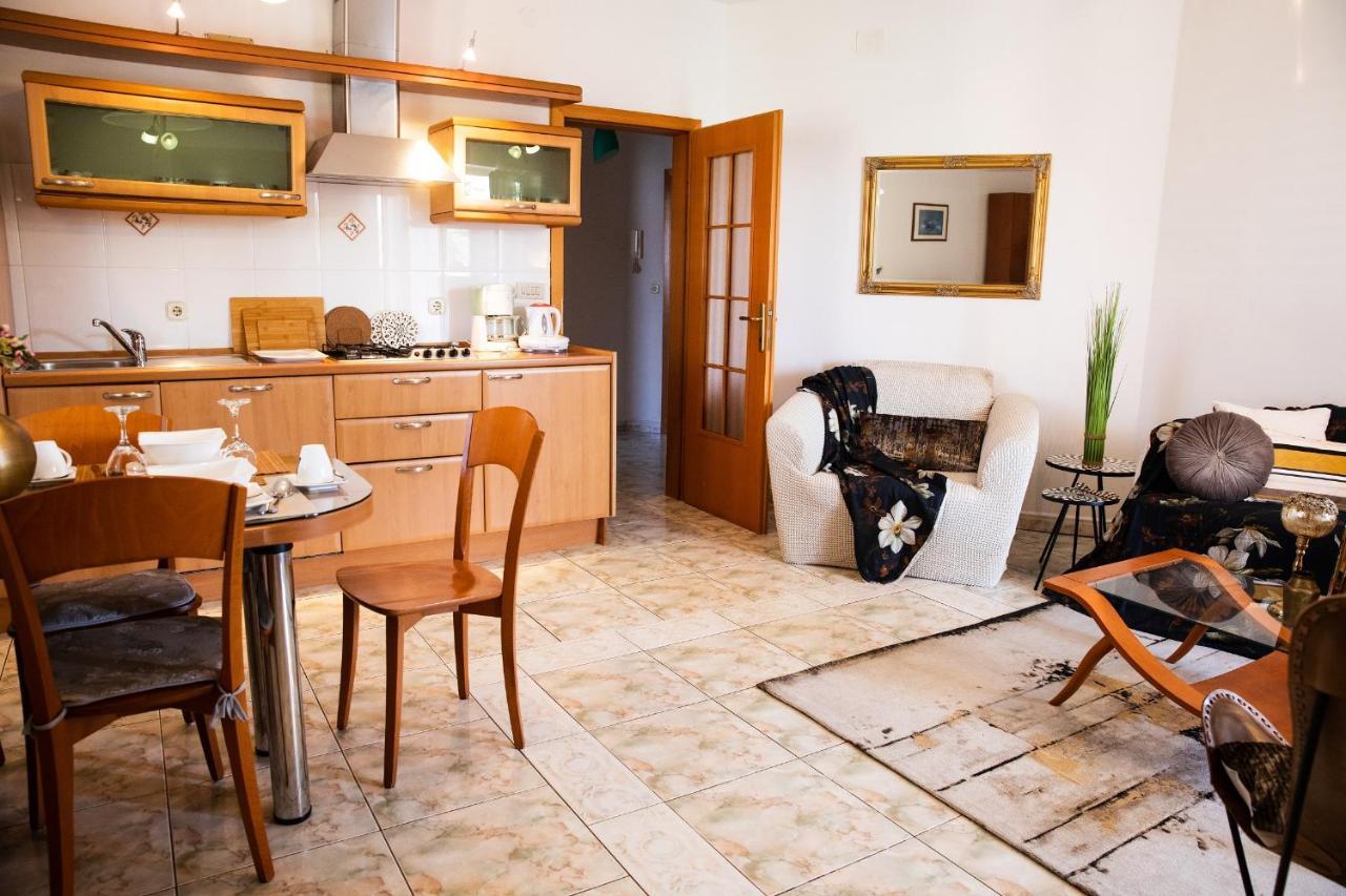 Villa Mareonda - Apartments Sussurro Rovinj Exteriör bild
