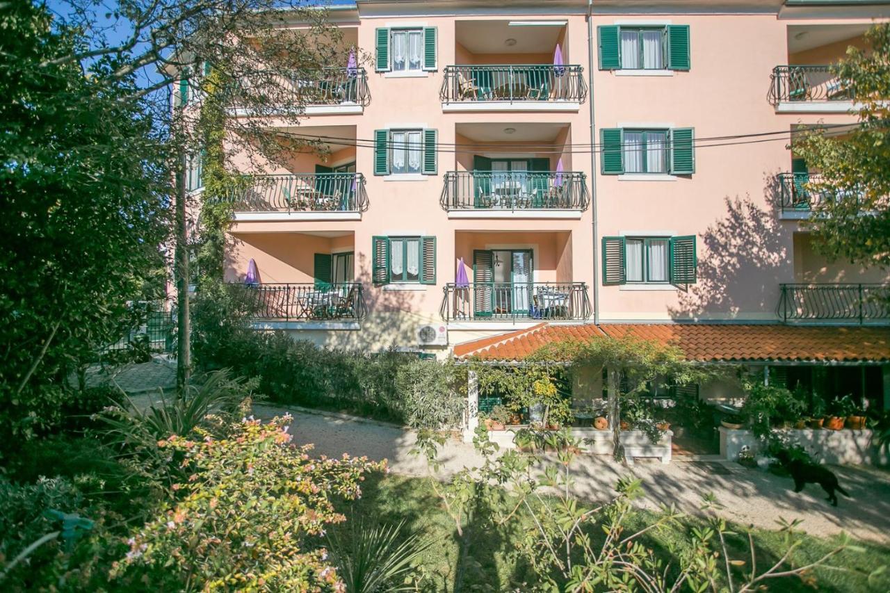 Villa Mareonda - Apartments Sussurro Rovinj Exteriör bild